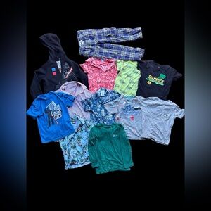 ✨Multi-coloured 12 Piece cotton hoodie and t-shirt Bundle✨